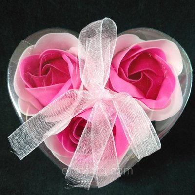 Сувенірний подарунковий мило з пелюсток троянд 3 штуки 7,5*7*4 см F-6872 св.розовый фото
